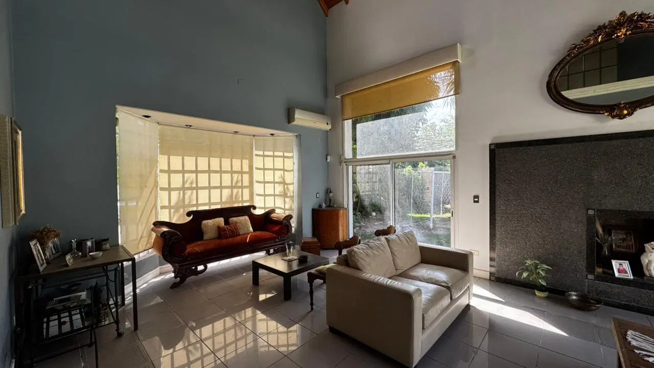 Gran casa con enorme jardín en Martinez de Libertador al rio 2