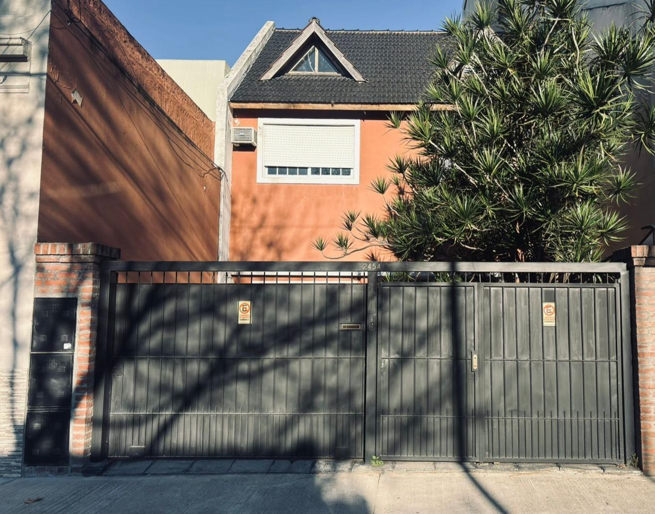 Casa PH de 5 ambientes en Villa Devoto | Entrada independiente, garage para 2 autos, patio, terraza
