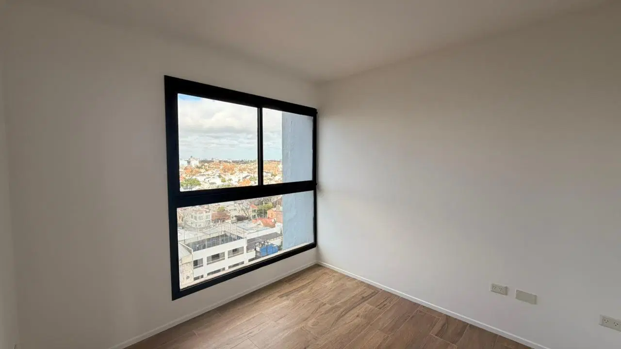 Impecable 3 ambientes de 100 mts con vista al rio , cochera y baulera 8