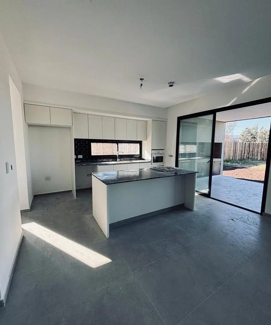 CASA EN VENTA. BARRIO SANTA ANA, VILLANUEVA, TIGRE 3