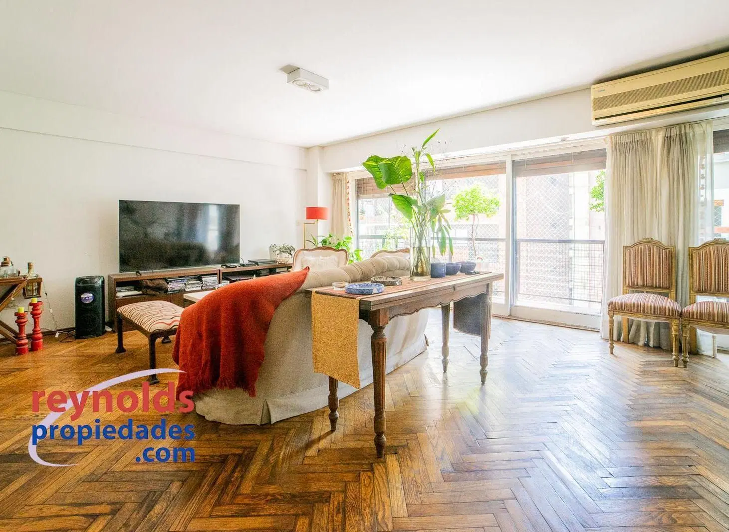 ¡Piso alto al frente, con 5 ambientes, 160 m2, seguridad y cochera! 2