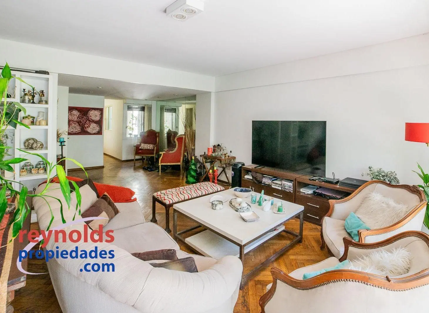 ¡Piso alto al frente, con 5 ambientes, 160 m2, seguridad y cochera! 3