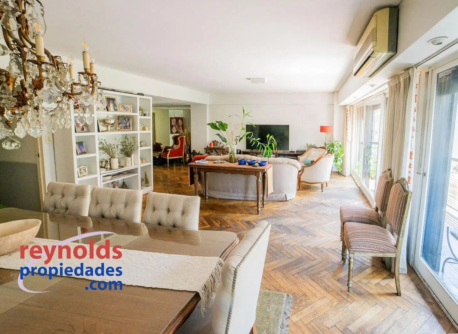 ¡Piso alto al frente, con 5 ambientes, 160 m2, seguridad y cochera! 5