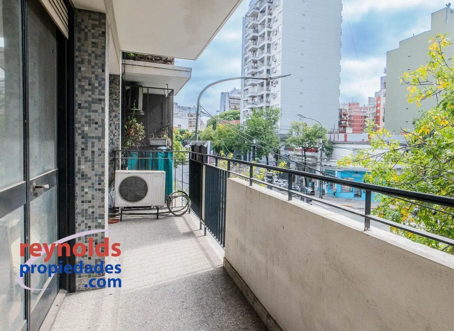 ¡VENTA 4 ambientes c/balcón, 2 baños, dependencia y baulera! 1