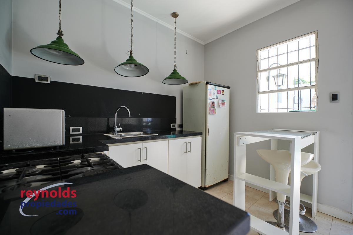 Foto de MARTINEZ VIAS A LIBERTADOR CASA 3 PLANTAS CON PILETA, imagen 3
