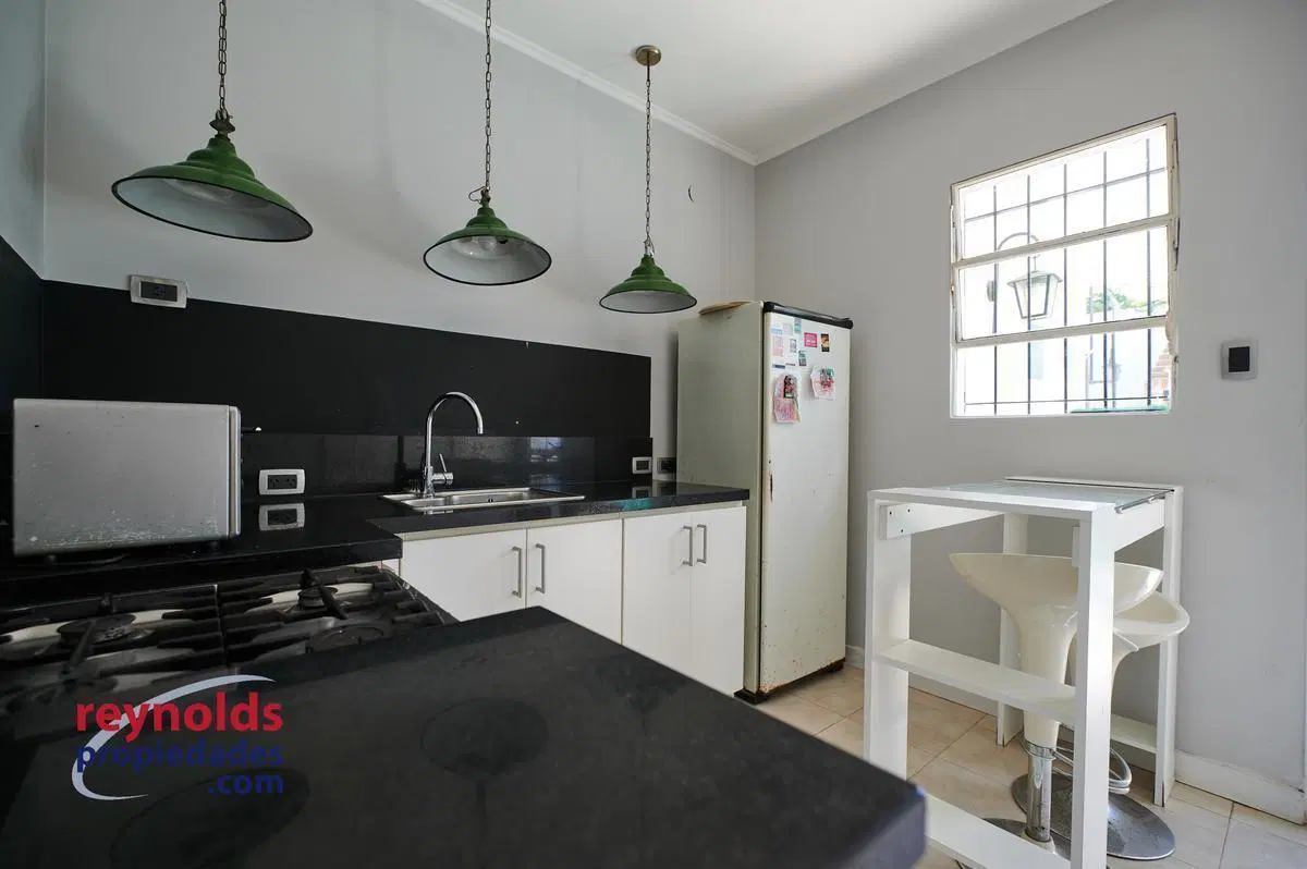 MARTINEZ VIAS A LIBERTADOR CASA 3 PLANTAS CON PILETA 3