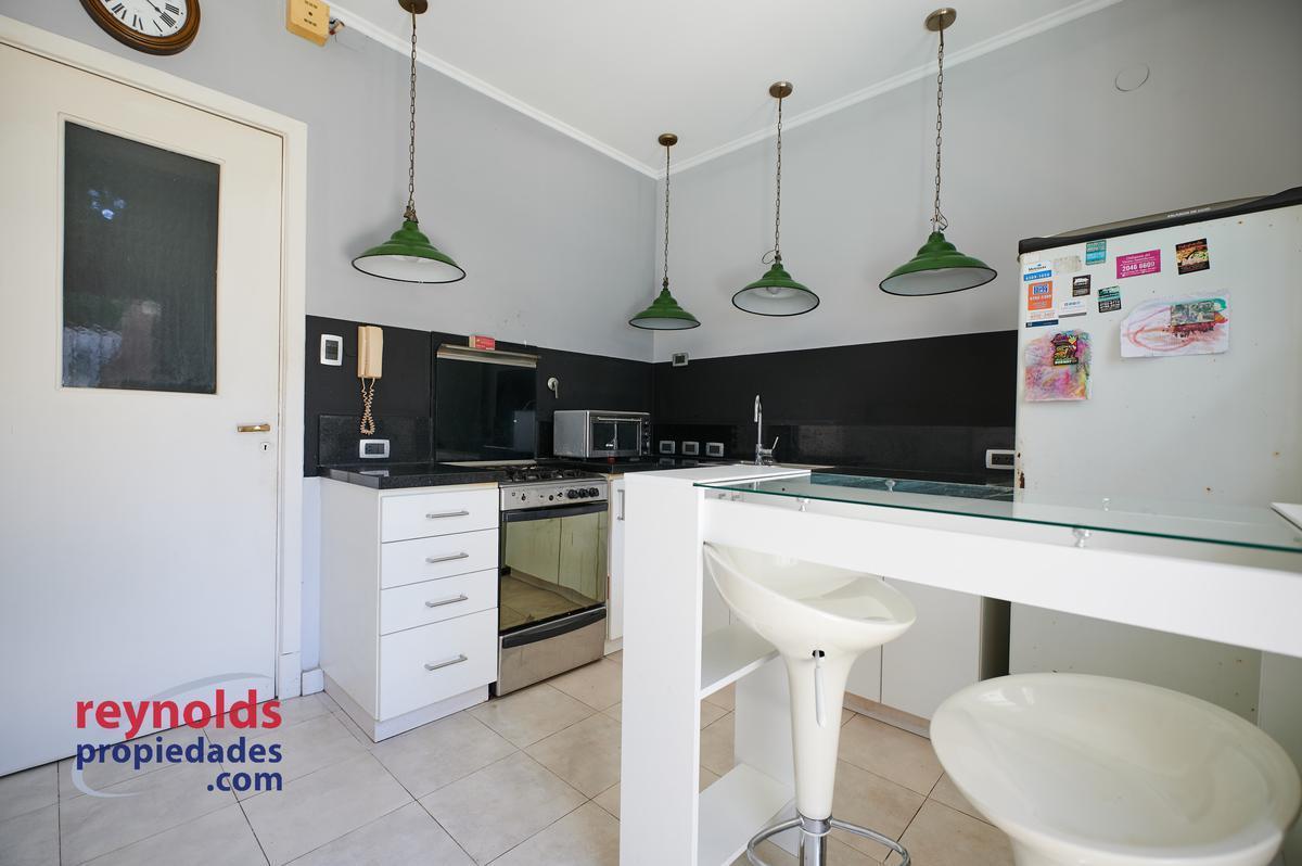 Foto de MARTINEZ VIAS A LIBERTADOR CASA 3 PLANTAS CON PILETA, imagen 4
