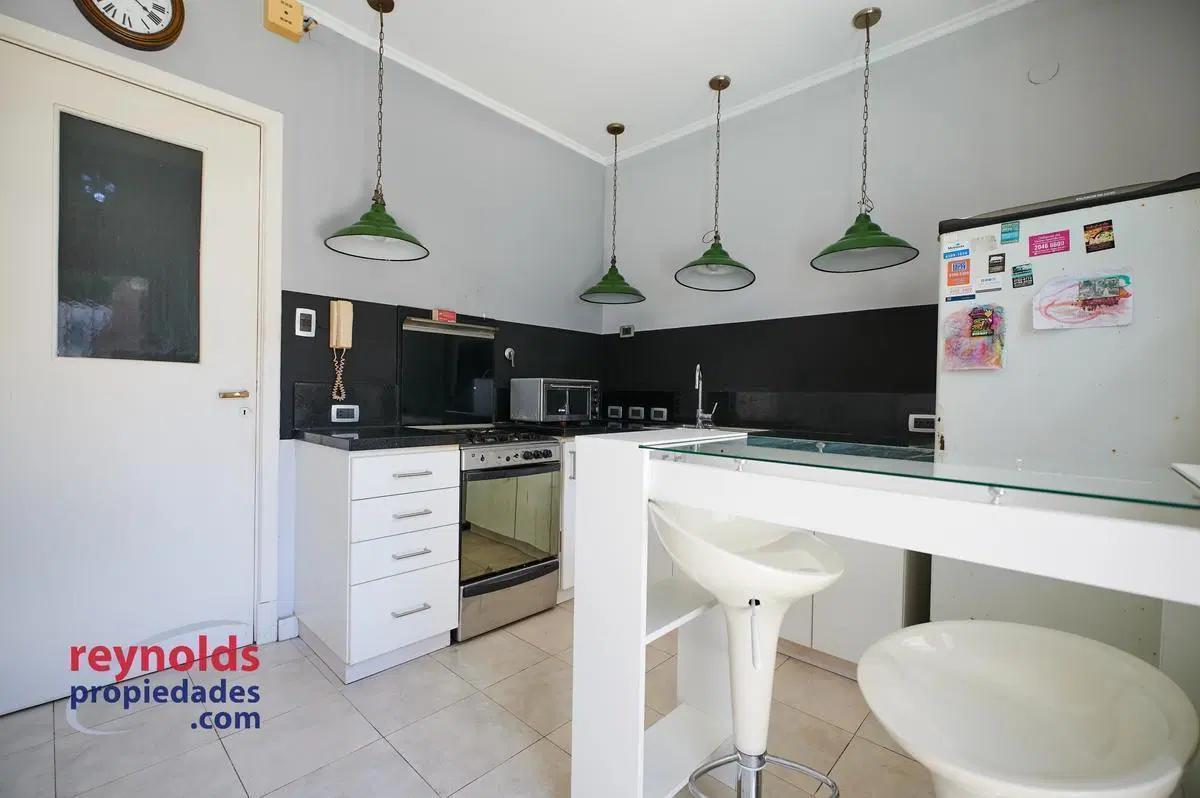 MARTINEZ VIAS A LIBERTADOR CASA 3 PLANTAS CON PILETA 4