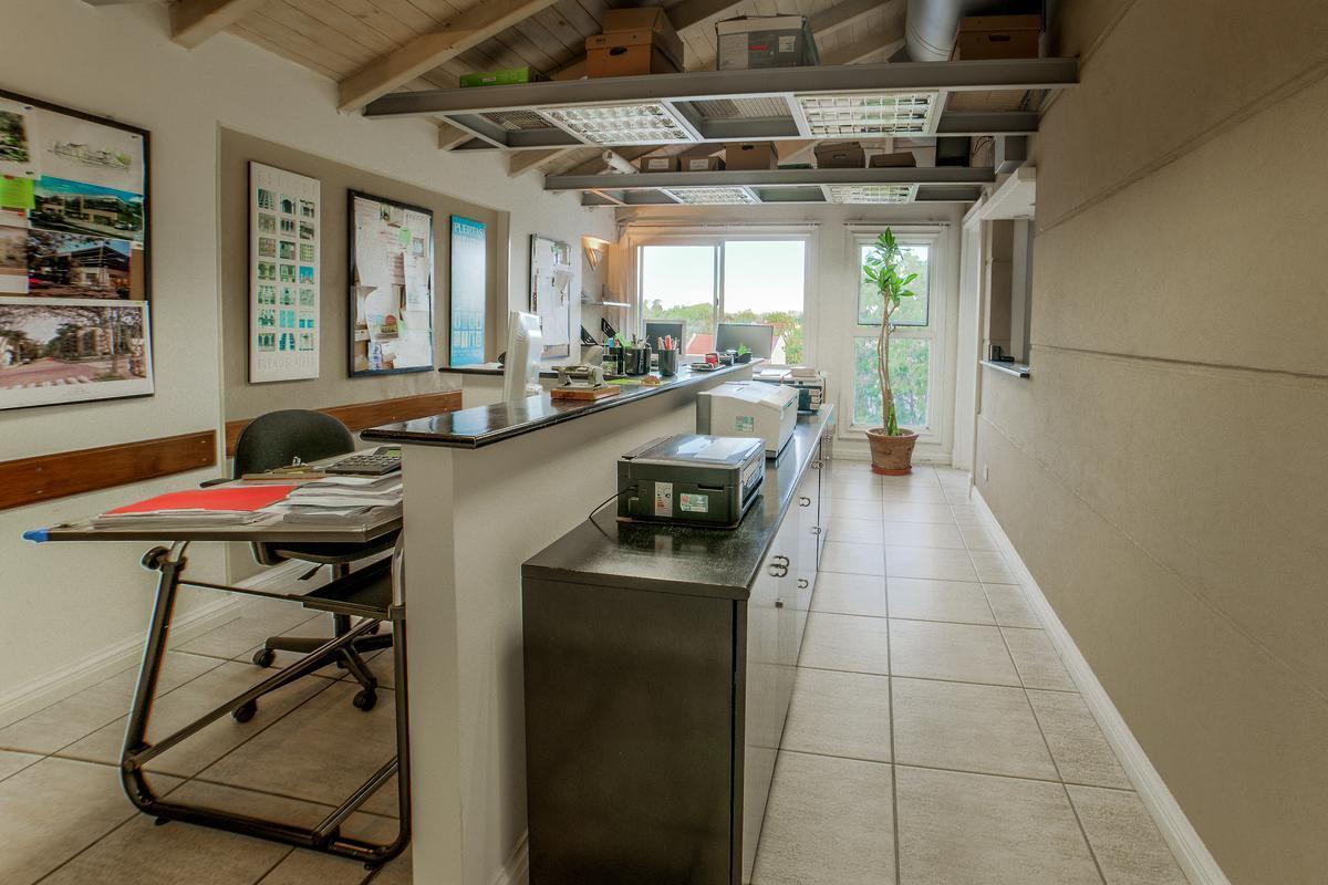 Foto de Venta Oficina apta varios destinos en Boulevard Dardo Rocha, imagen 3