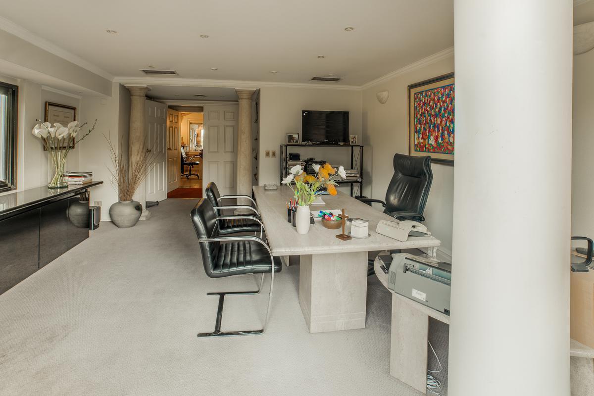 Foto de Venta Oficina apta varios destinos en Boulevard Dardo Rocha, imagen 4