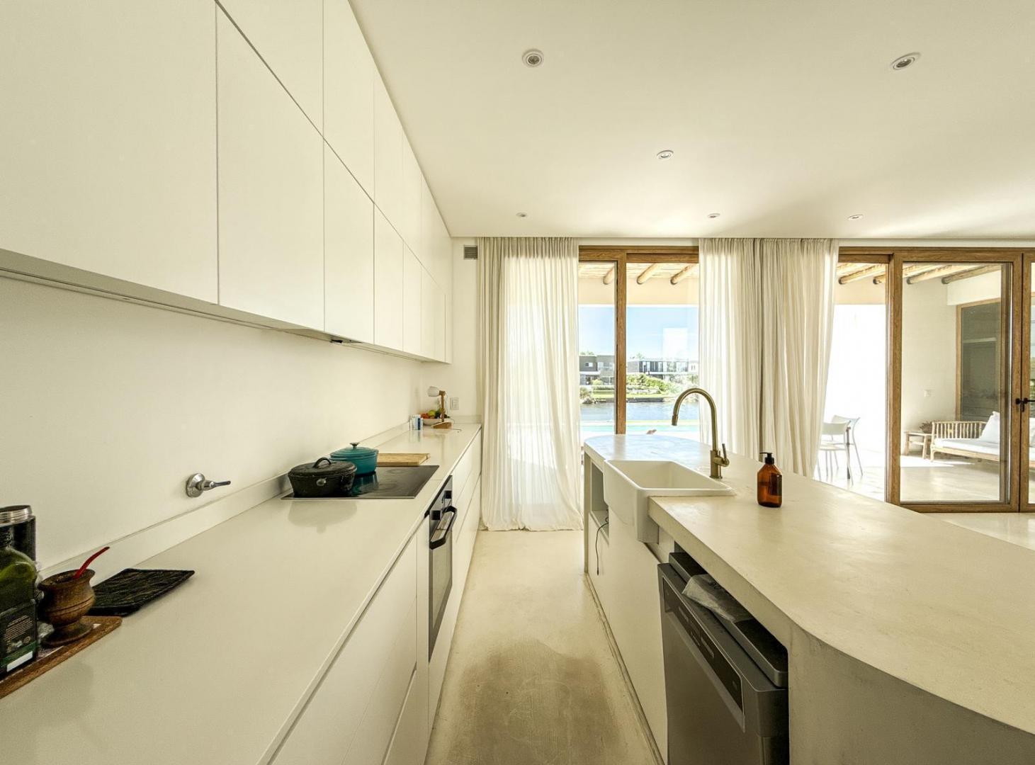 Foto de Increíble Casa a la Laguna en Barrio El Naudir, imagen 1