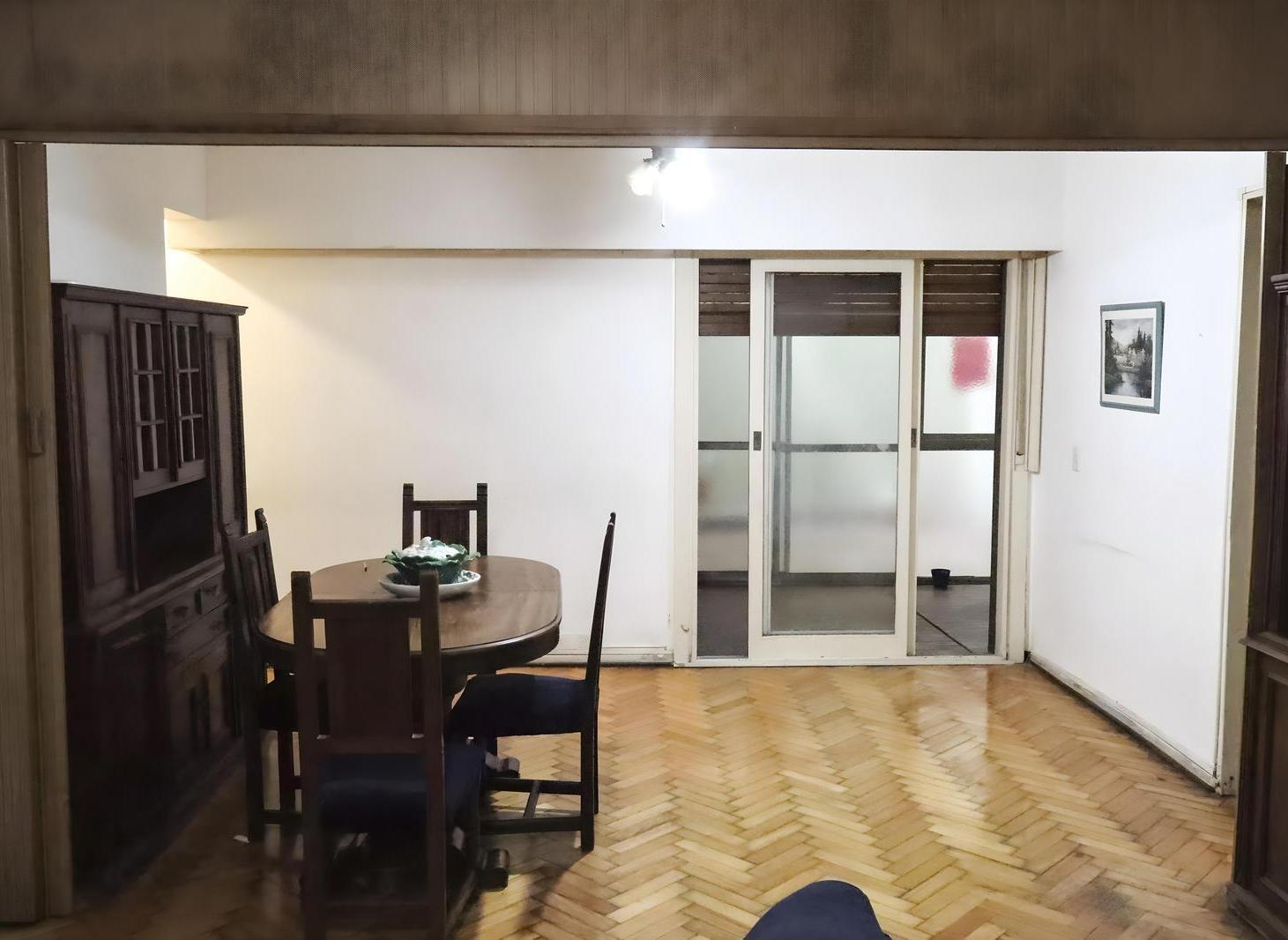 Foto de Departamento de 4 ambientes con 2 patios en edificio con seguridad 24 hs y cochera, imagen 1