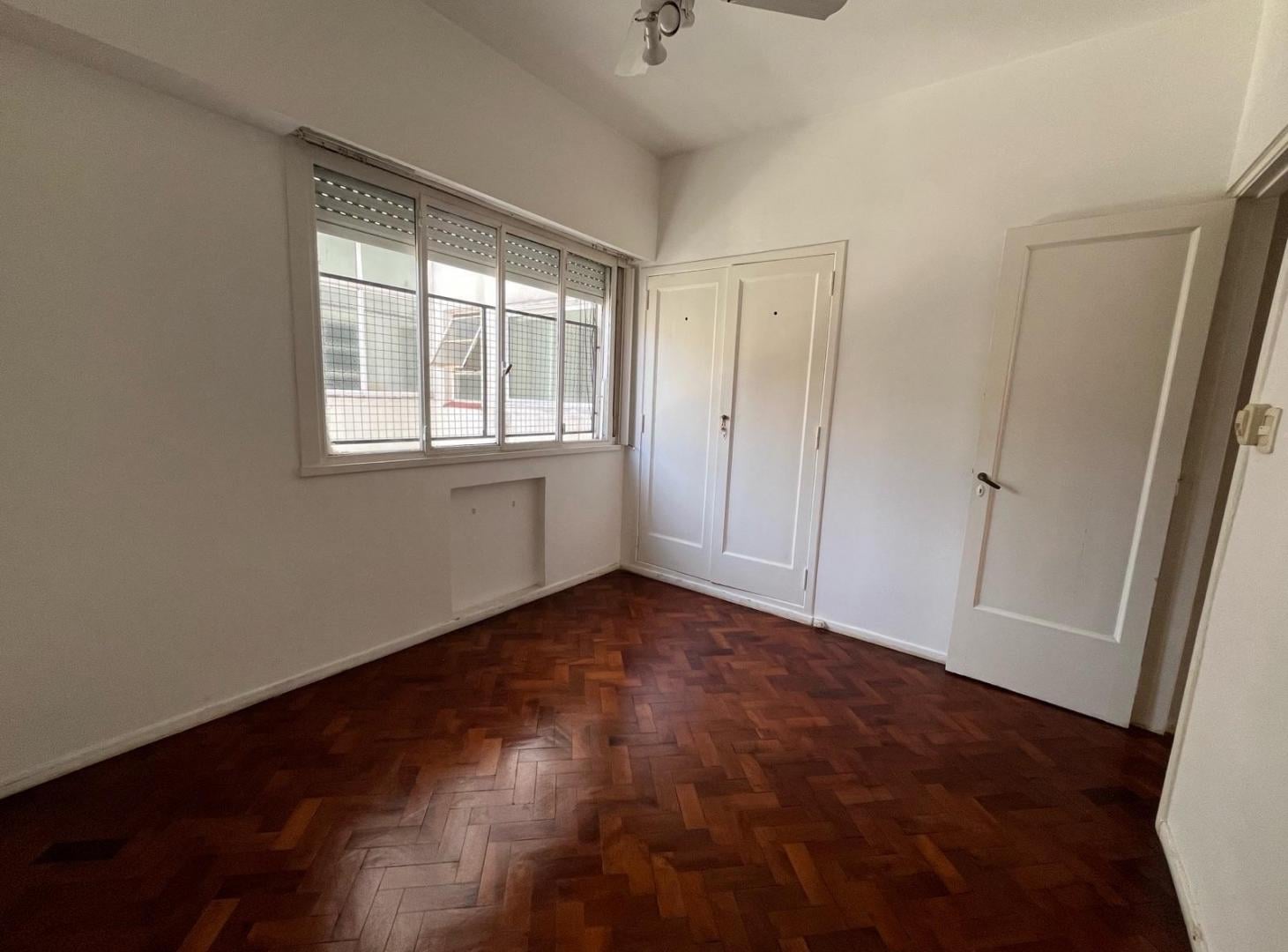 Foto de Departamento luminoso de 4 ambientes al contrafrente, imagen 2