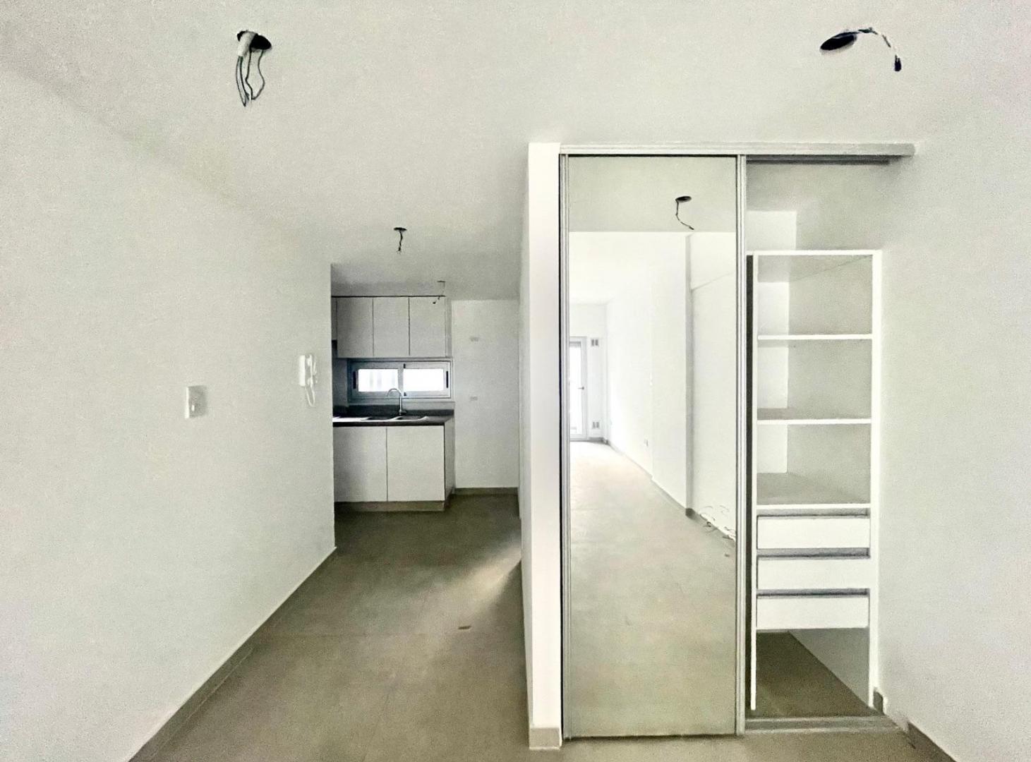 Foto de Departamento al frente con balcon en excelente Torre, imagen 4