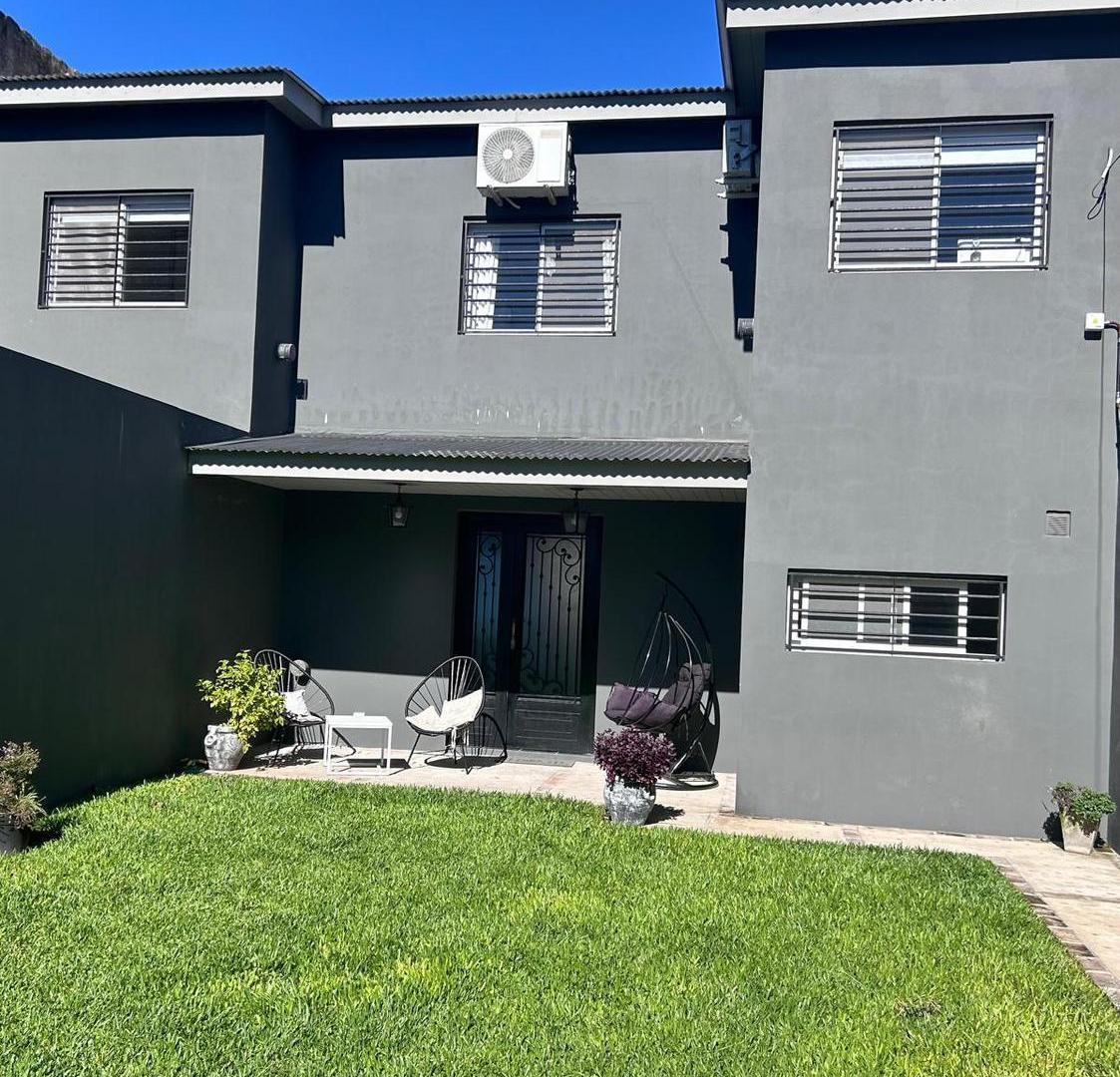 Foto de PH Tipo Casa al Frente con Jardín, Parrilla y Garage – Victoria Centro, imagen 2