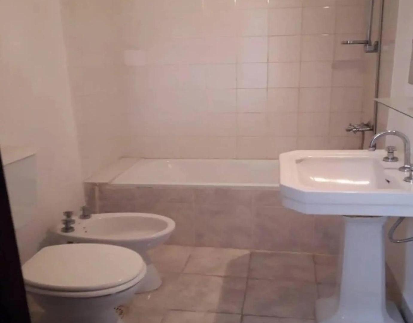 Foto de Casa Triplex en Venta en Beccar, San Isidro - Lote Propio - A, imagen 3