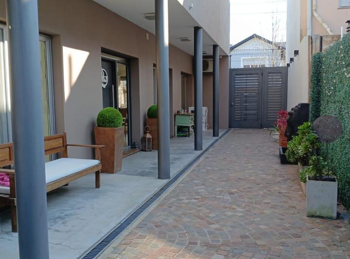 Venta Moderna casa con pileta y jardín -  Vicente Lopez 3
