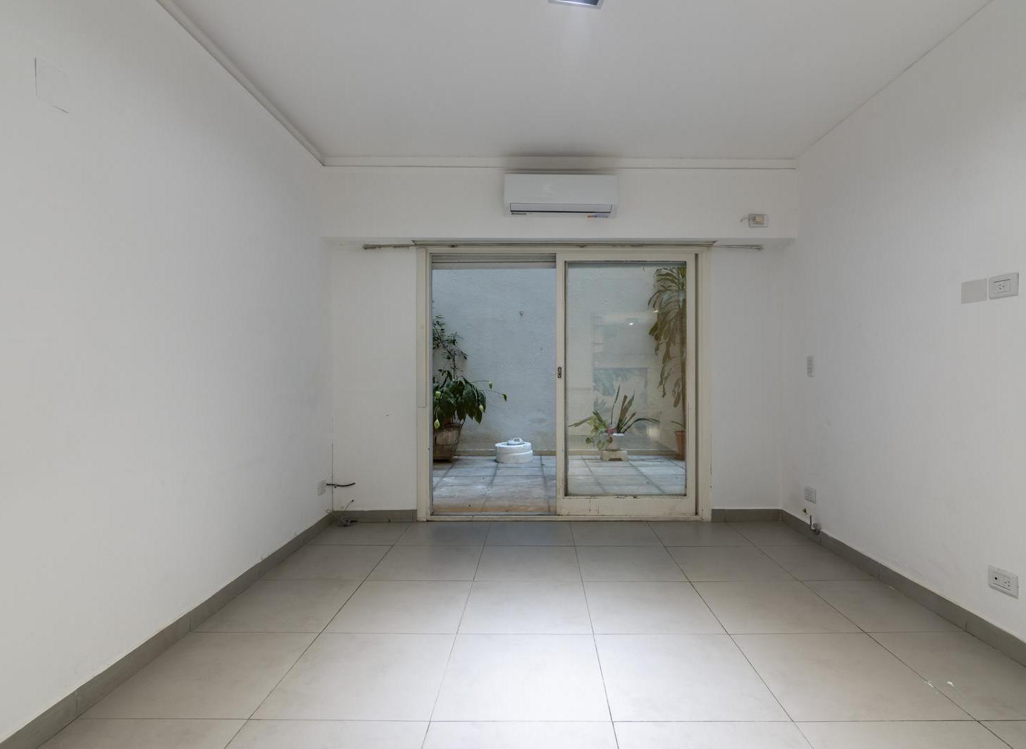 Departamento en Planta Baja con Doble Patio – Apto Profesional - Recoleta