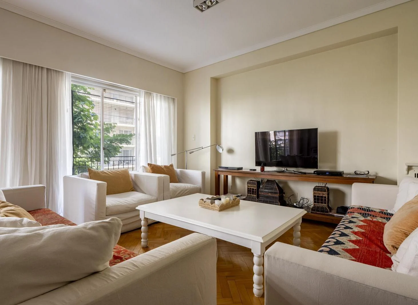 Exclusivo Departamento sobre Av. Alvear con Cochera - Baulera y Seguridad 24 hs