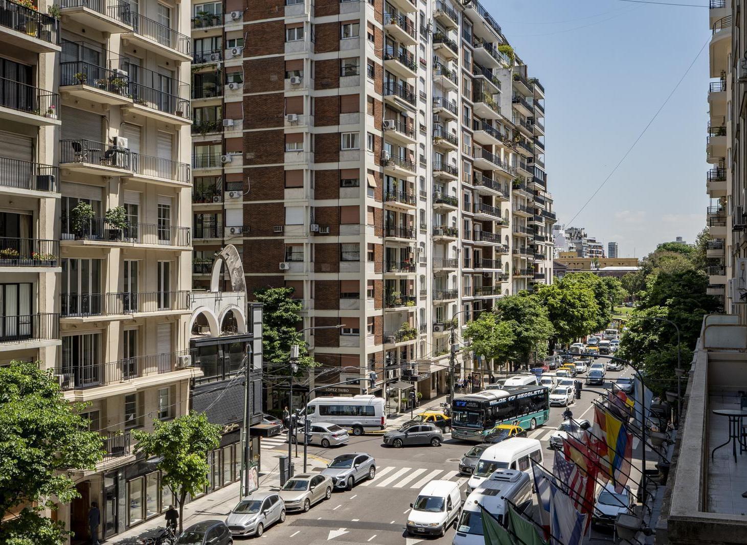 Foto de Exclusivo Departamento sobre Av. Alvear con Cochera - Baulera y, imagen 4