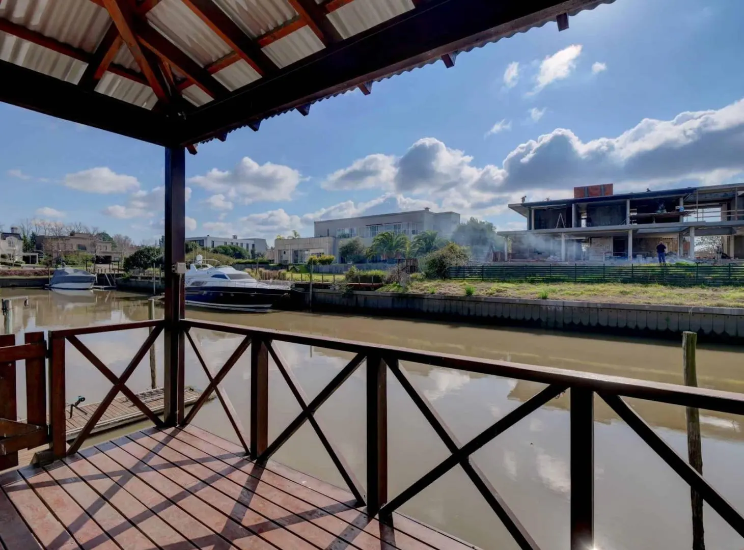 Casa a estrenar con amarra y muelle propio en El Yacht Nordelta 2