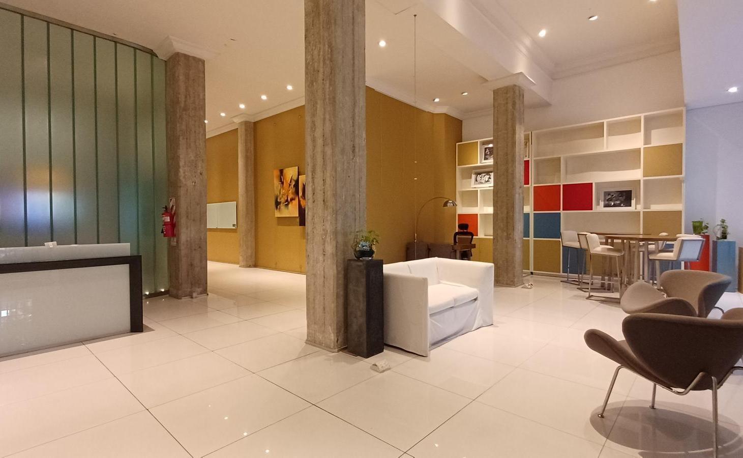 Local en Retiro Amplio espacio multifunción con 2 despachos, 3 salas de reuniones y 2 salas extra.