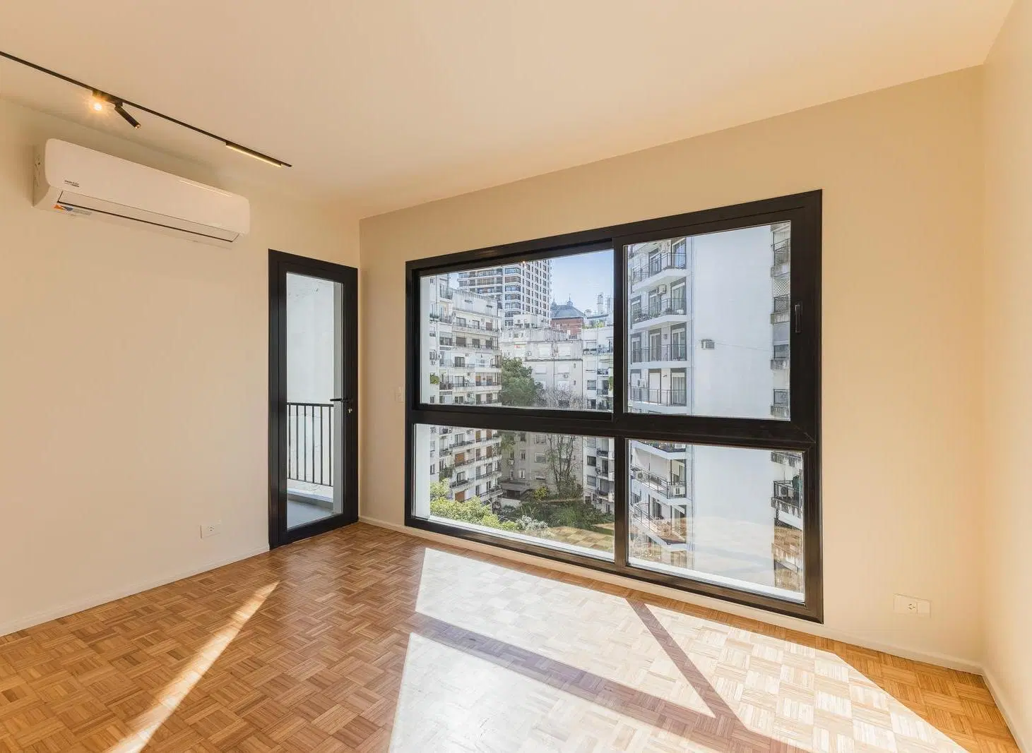Departamento en Venta, 4 ambientes, 3 dormitorios, dependencia, cochera fija, en Recoleta 2