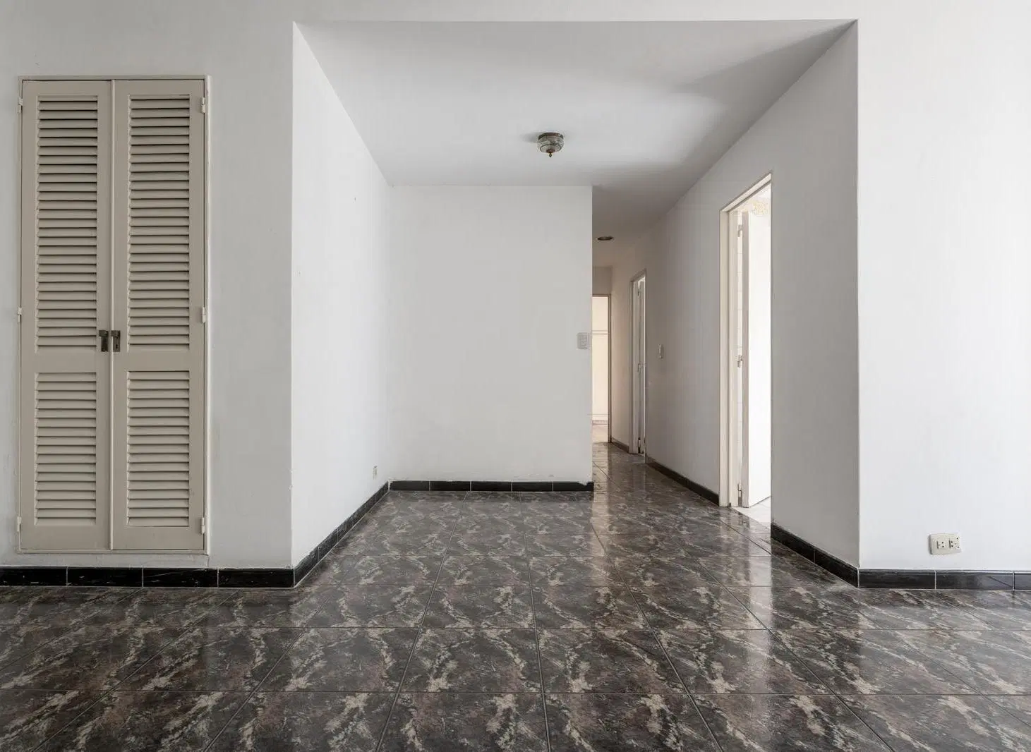 Venta Departamento 3 ambientes con balcón al contrafrente en Retiro 5