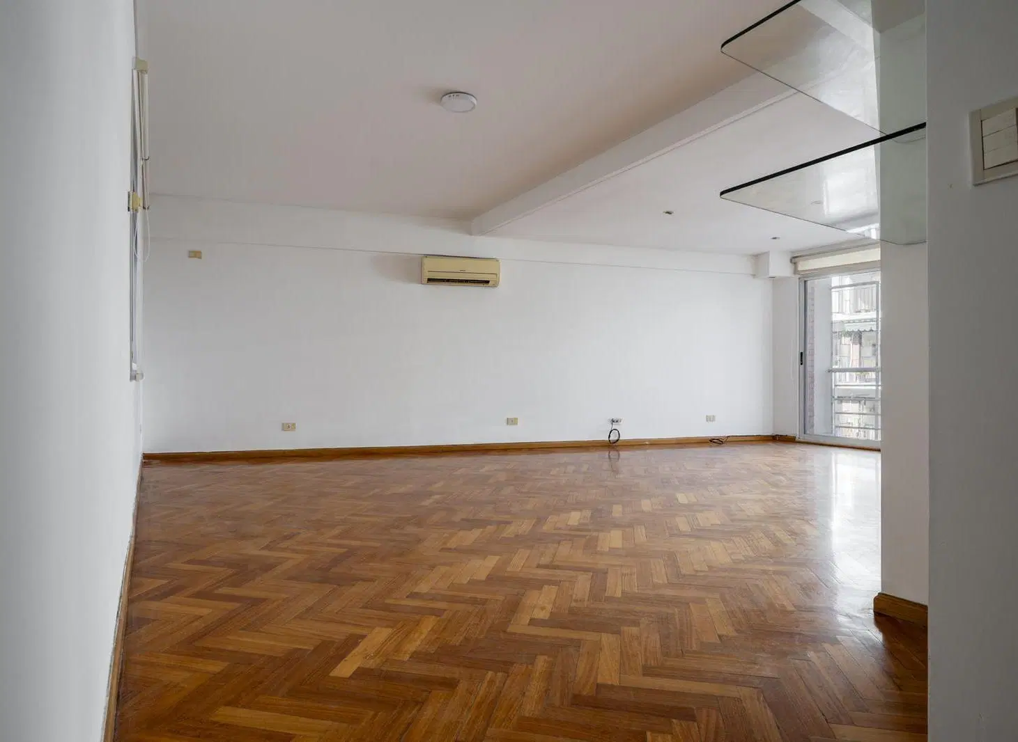 Venta Espectacular 3 ambientes   dependencia y cochera en Las Cañitas! 8