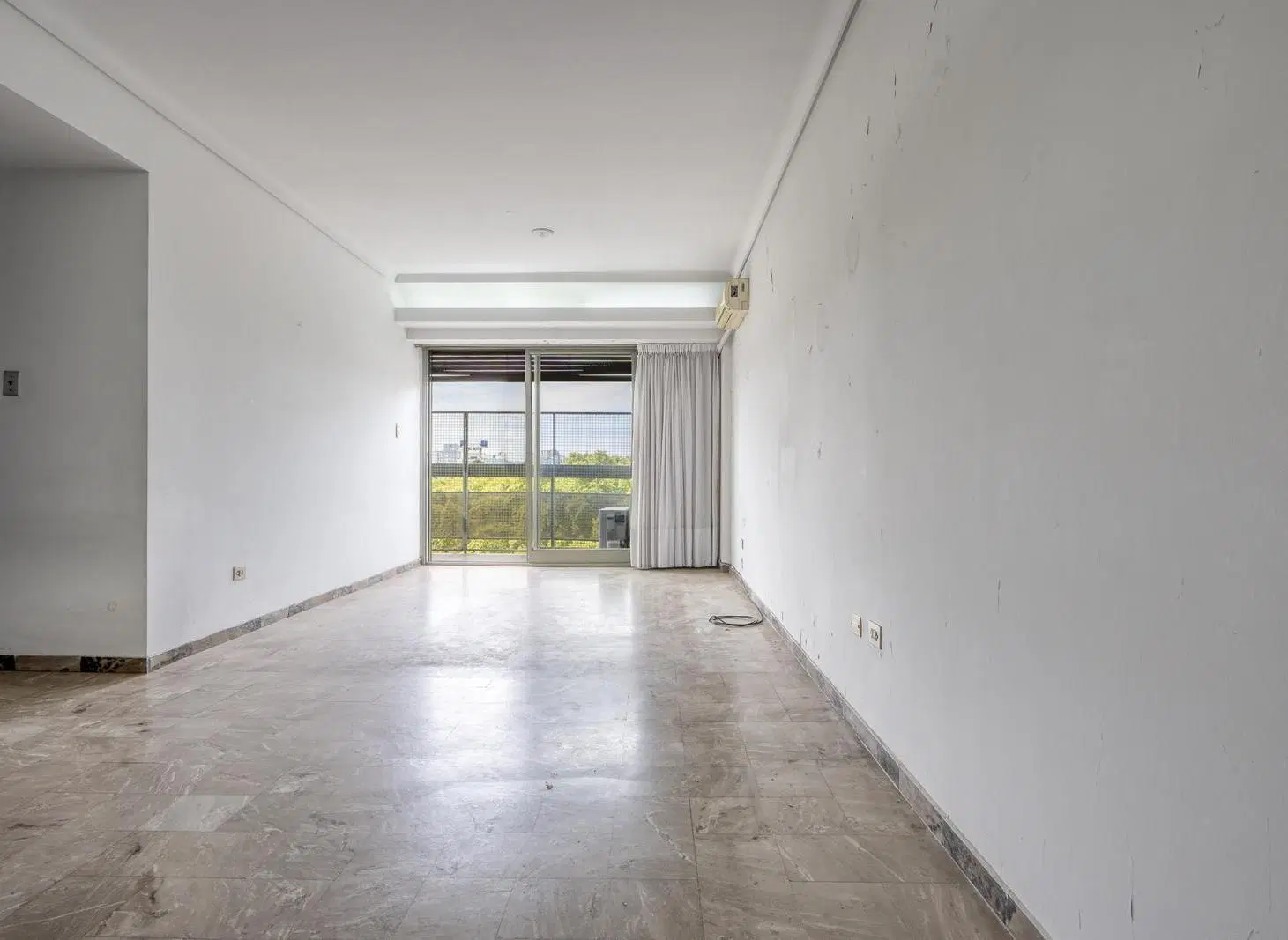 Venta Departamento en Caballito Norte - Balcón corrido, 4 dormitorios, 2 baños, Toilette y Cochera. 2
