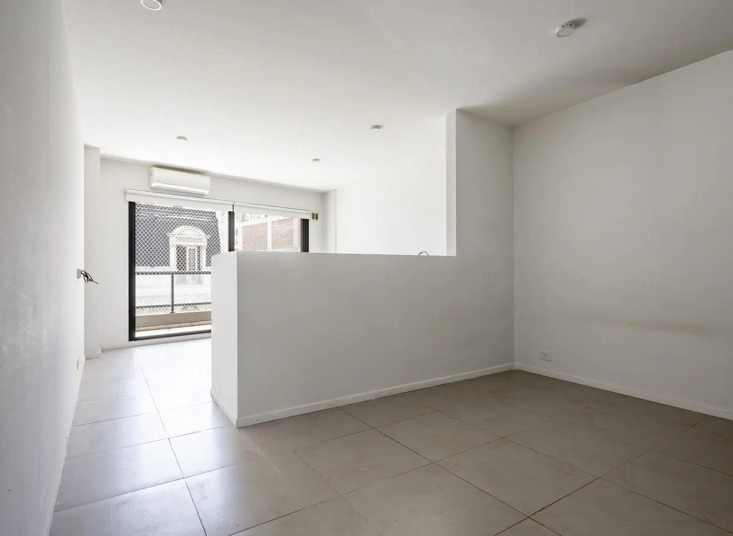 Departamento de 2 ambientes en edificio de 9 pisos, en Palermo, 40 m2, situado al frente con balcón. 3