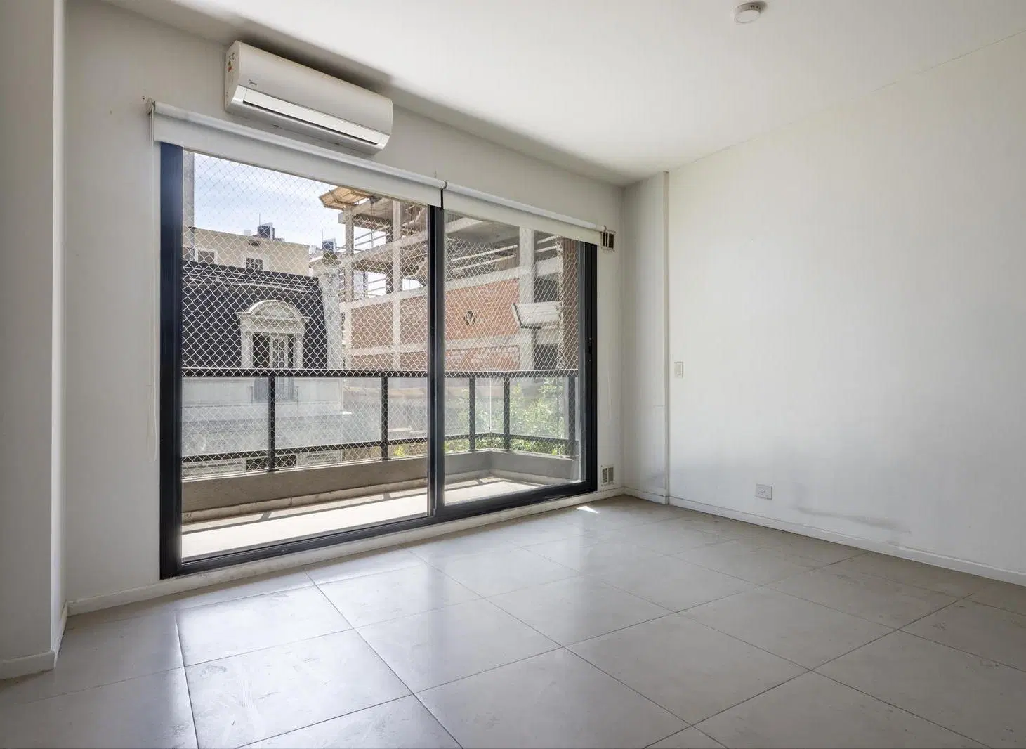 Departamento de 2 ambientes en edificio de 9 pisos, en Palermo, 40 m2, situado al frente con balcón. 2