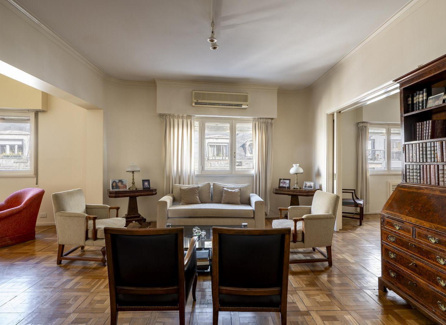 Venta Departamento 8 ambientes, 4 dormitorios, en Recoleta