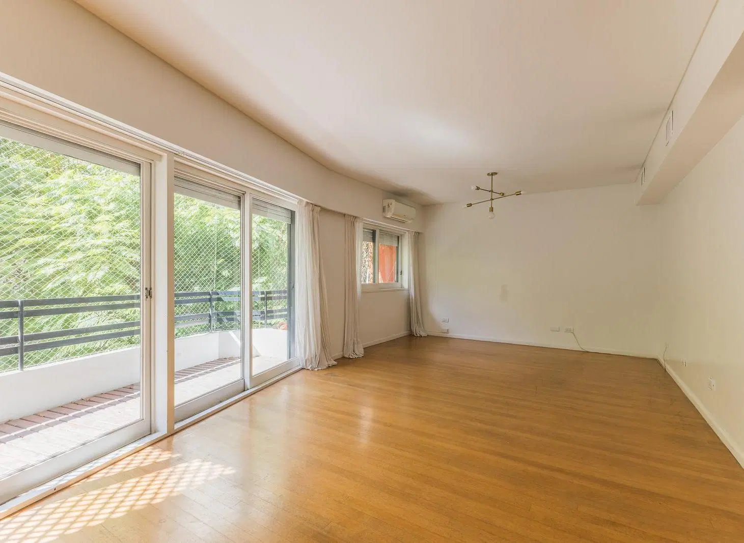 Venta Luminoso 3 dormitorios en Recoleta. Edificio torre con balcón corrido y cochera fija 5