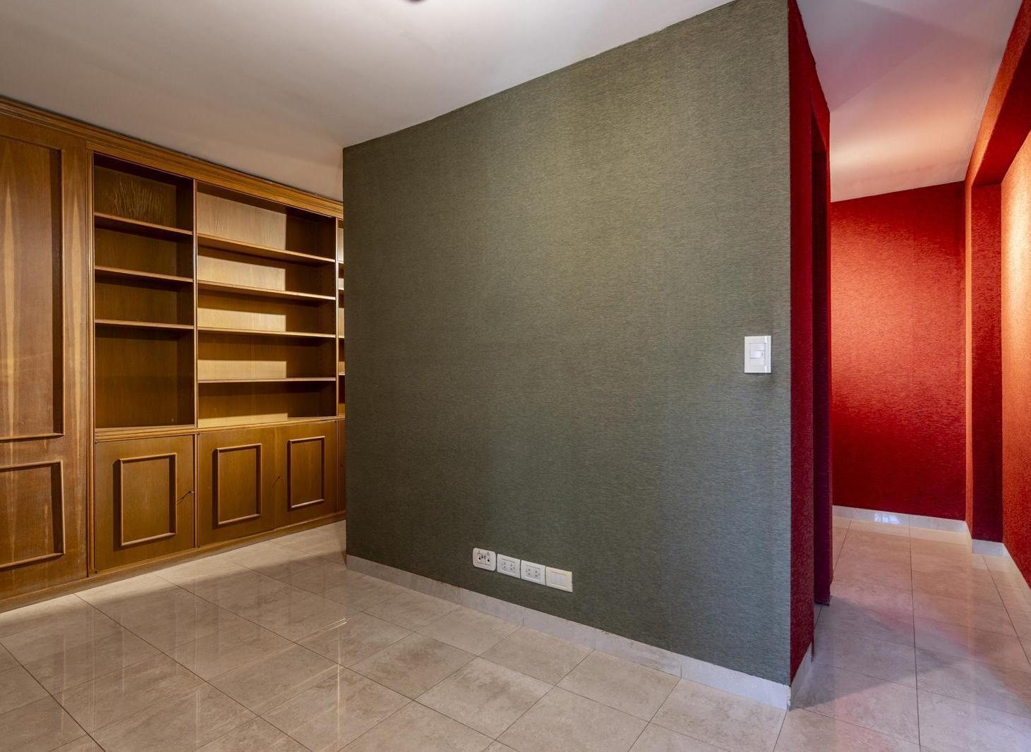 Semipiso en venta - Belgrano - 3 dormitorios, gran balcón y cochera fija