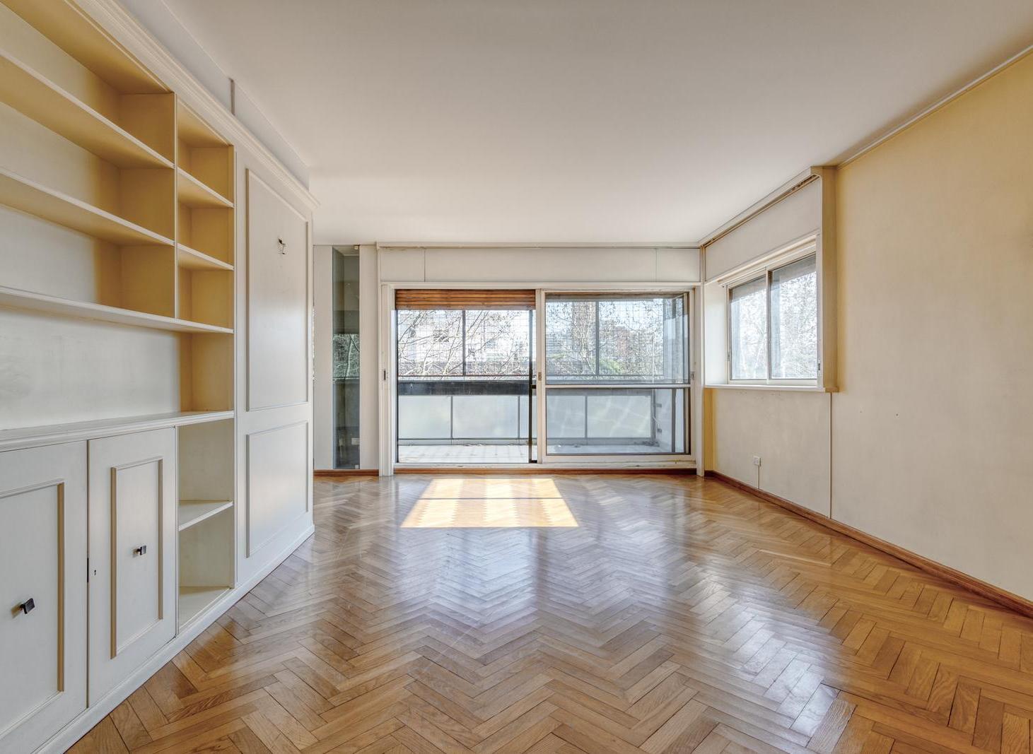 Semipiso en venta - Belgrano - 3 dormitorios, gran balcón y cochera fija