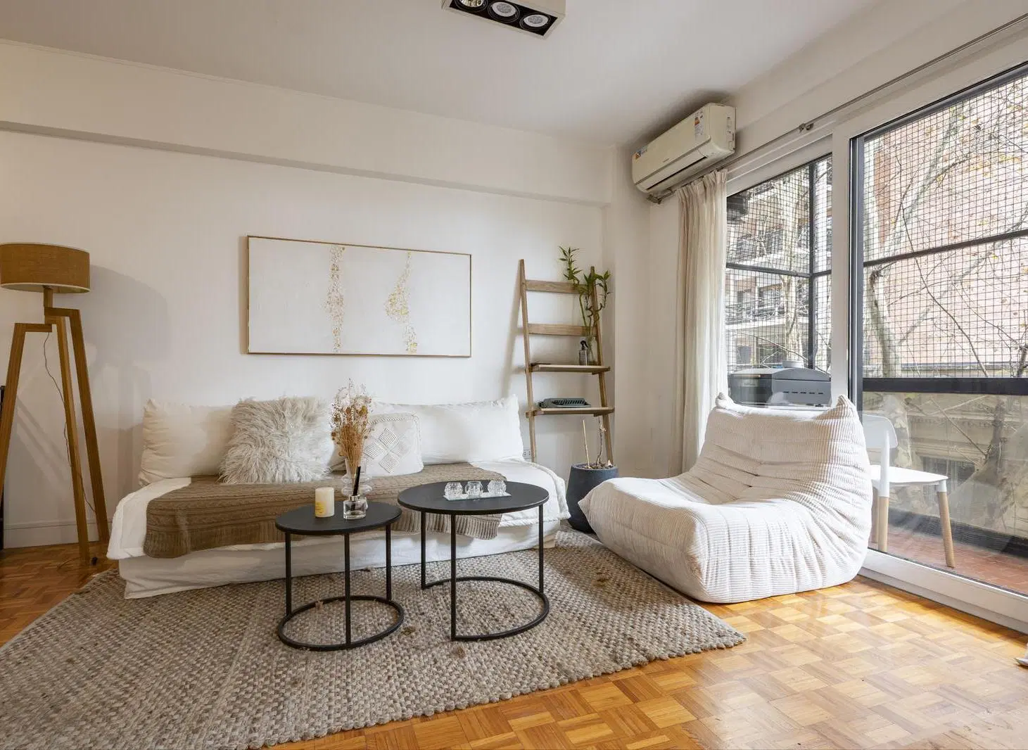 Venta Departamento de 3 ambientes   escritorio con cochera a metros de Boulevard Cerviño- Palermo 4