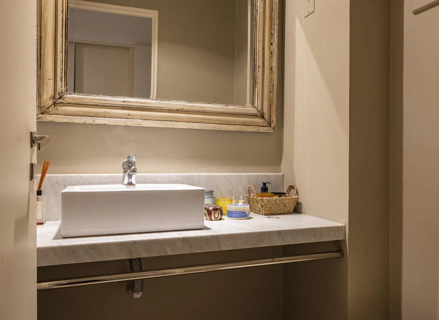 Venta Departamento de 3 ambientes   escritorio con cochera a metros de Boulevard Cerviño- Palermo 3