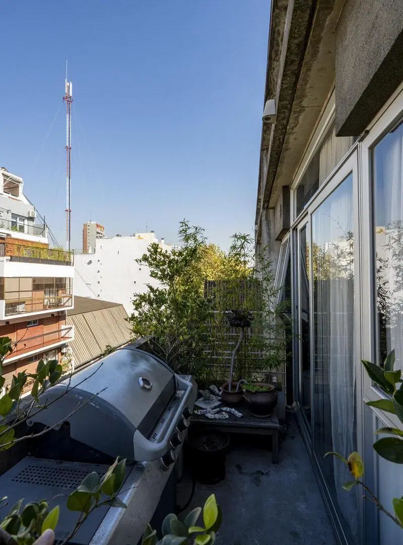 Venta Departamento de 2 ambientes, piso alto con balcón y vista a la copa de los árboles en Recoleta 5