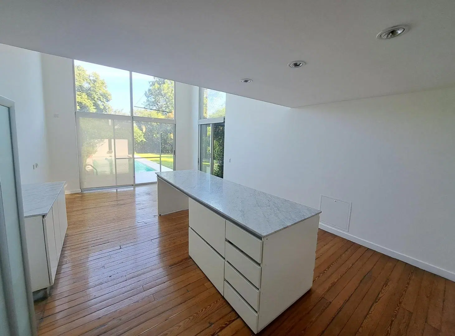 Alquiler Casa en La Horqueta Barrio Privado 4 dormitorios   escritorio   depencia - jardín y pileta 4