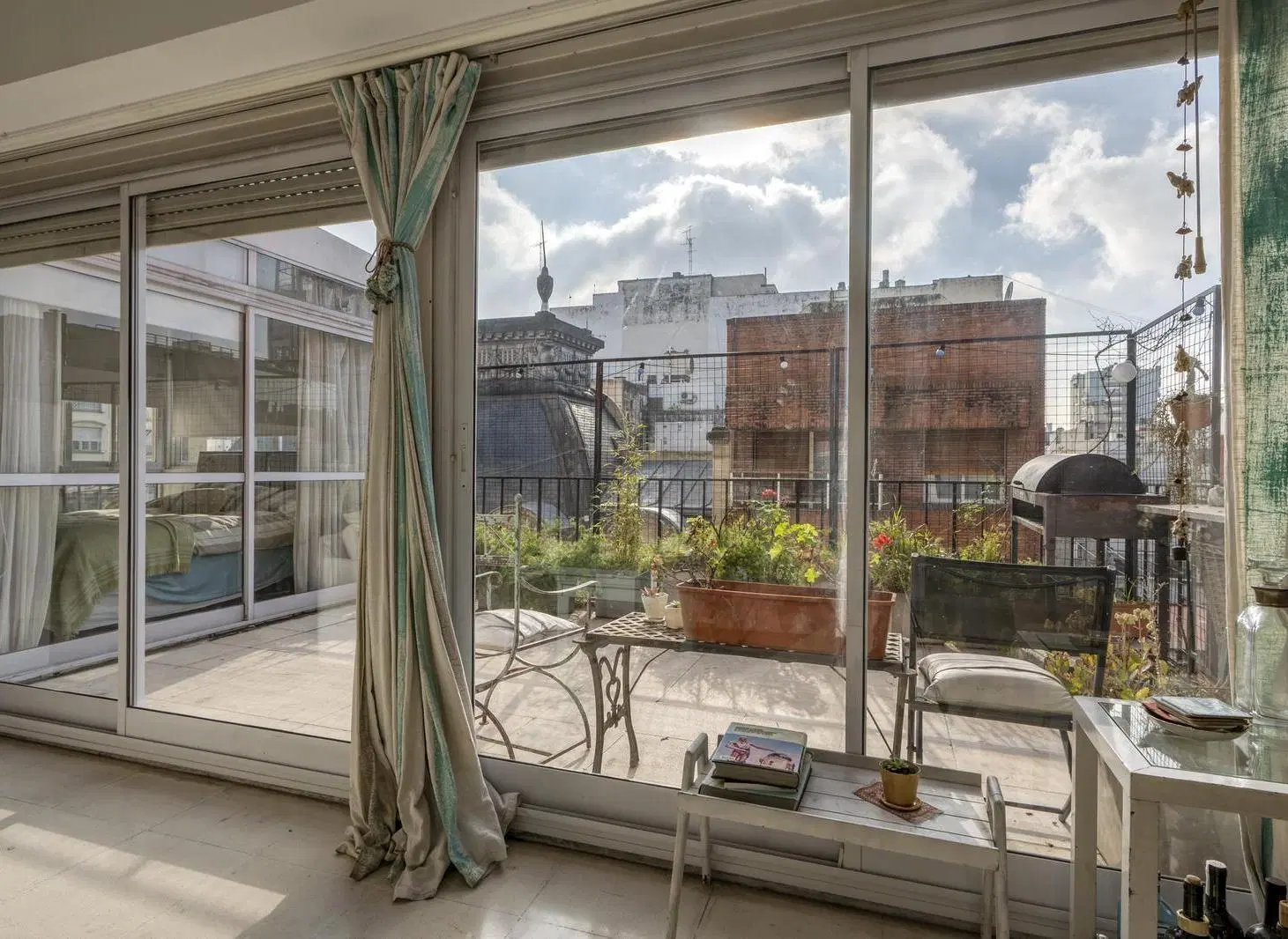 Venta departamento de 4 ambientes con terraza, a metros de Plaza Vicente López -Recoleta 5
