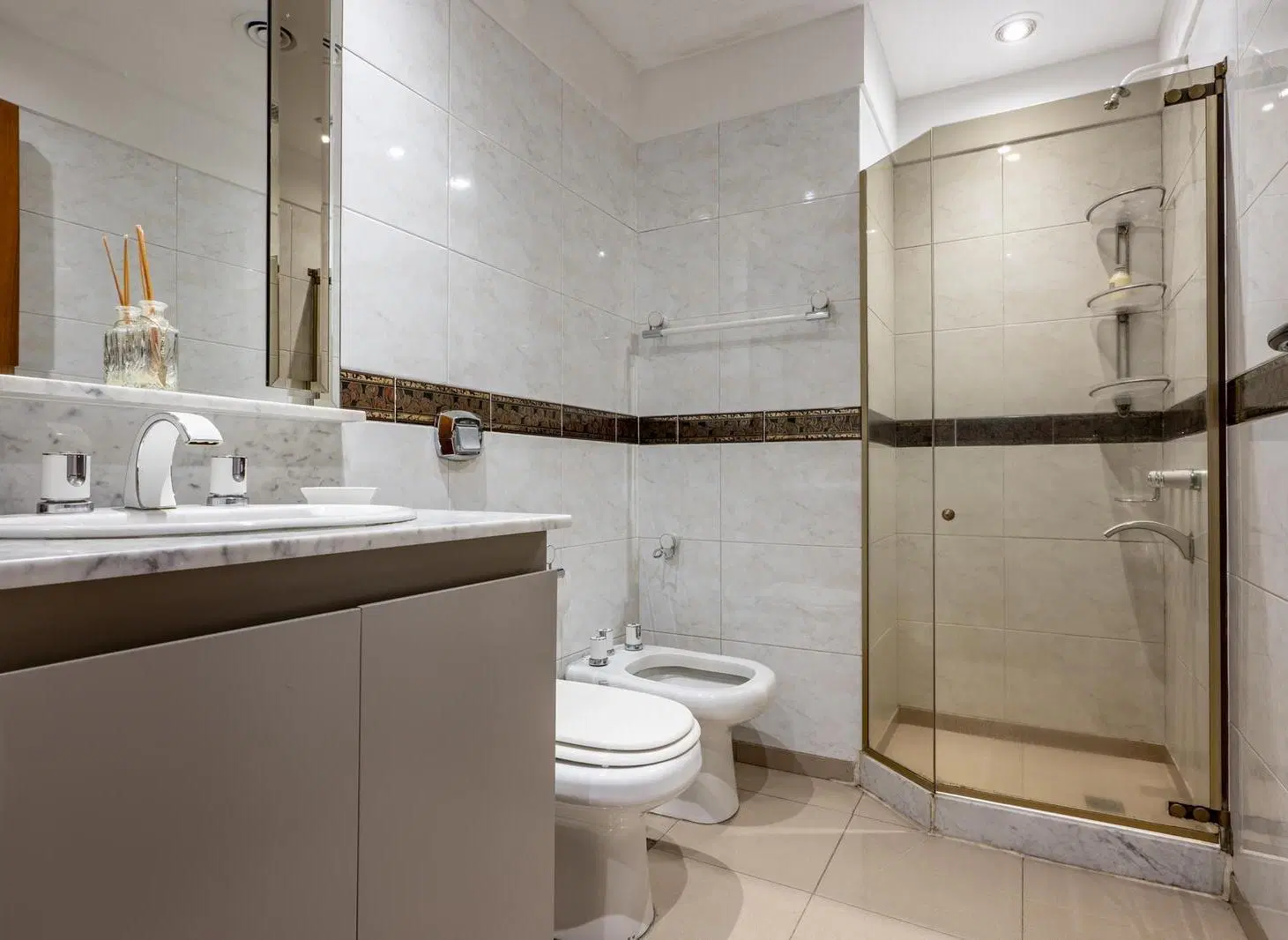 Venta Casa con 4 dormitorios, jardín, pileta y cochera para 4 autos en Villa Devoto 8
