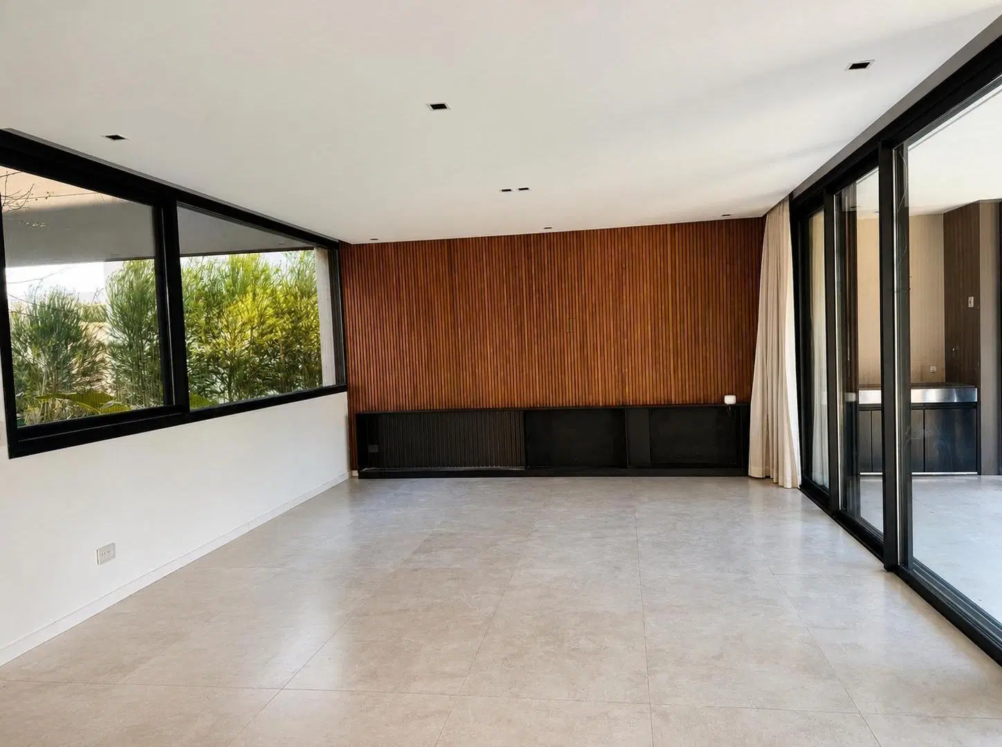 Alquiler  Casa 4 Dormitorios con Piscina, Galería y Parrilla en Carpinchos, Nordelta 2