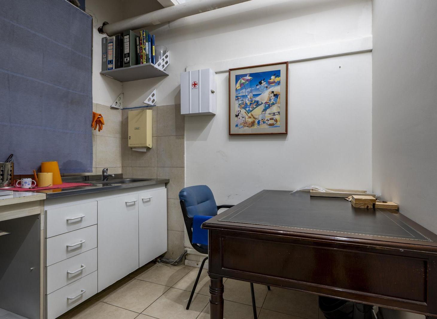 Foto de Venta Oficina Ideal consultorio 5 consultorio o des, 4 toilettes, 3 salas de espera en Recoleta, imagen 5