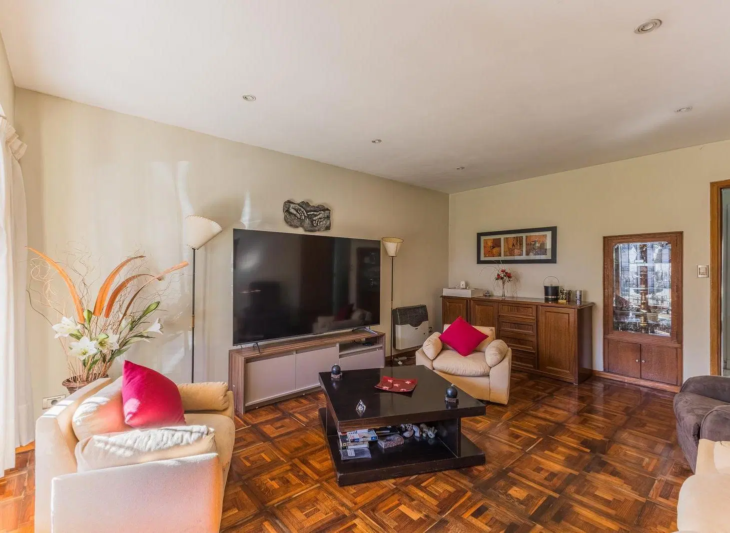 Venta Casa en Olivos con 4 dormitorios, gran jardín, pileta y quincho. 8