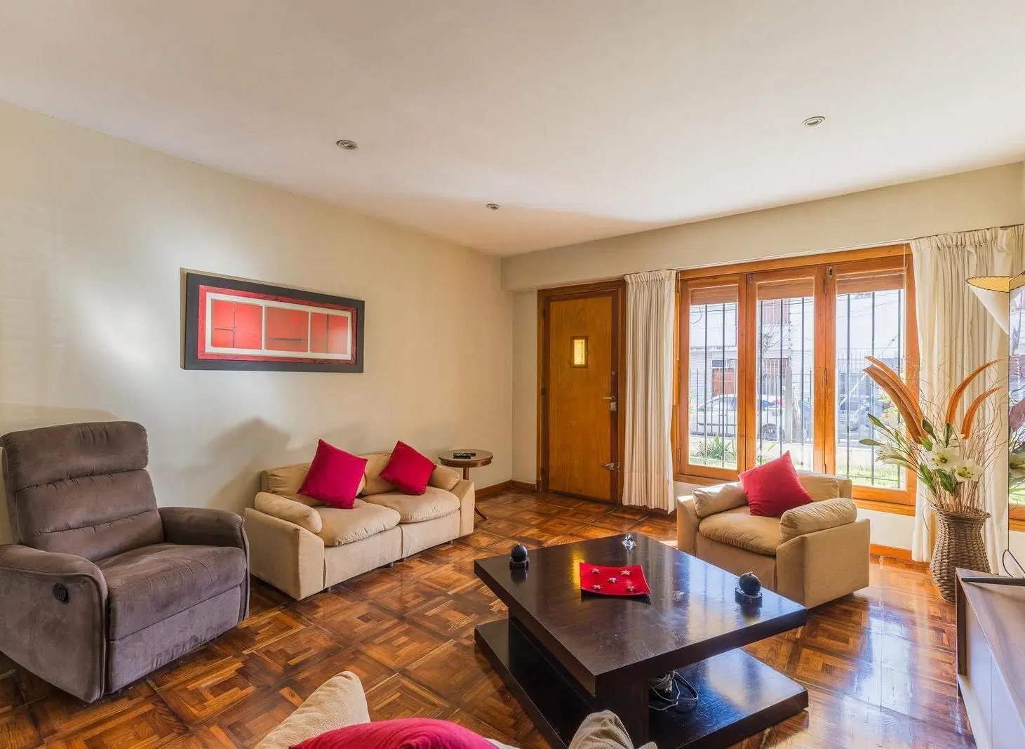 Venta Casa en Olivos con 4 dormitorios, gran jardín, pileta y quincho. 4