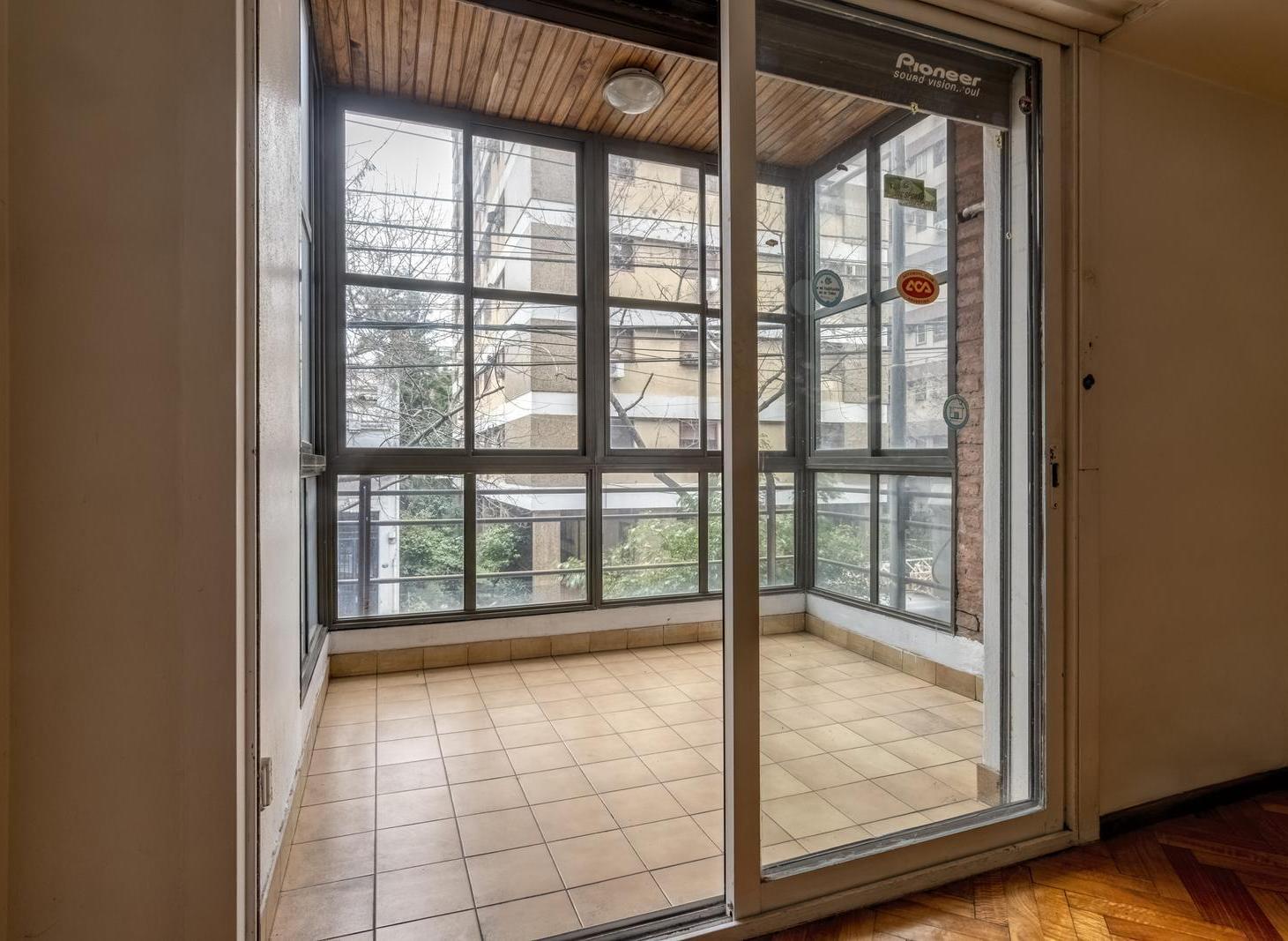 Foto de Venta Departamento 4 Ambientes al Frente con Balcón, Patio y 2 Cocheras, imagen 3