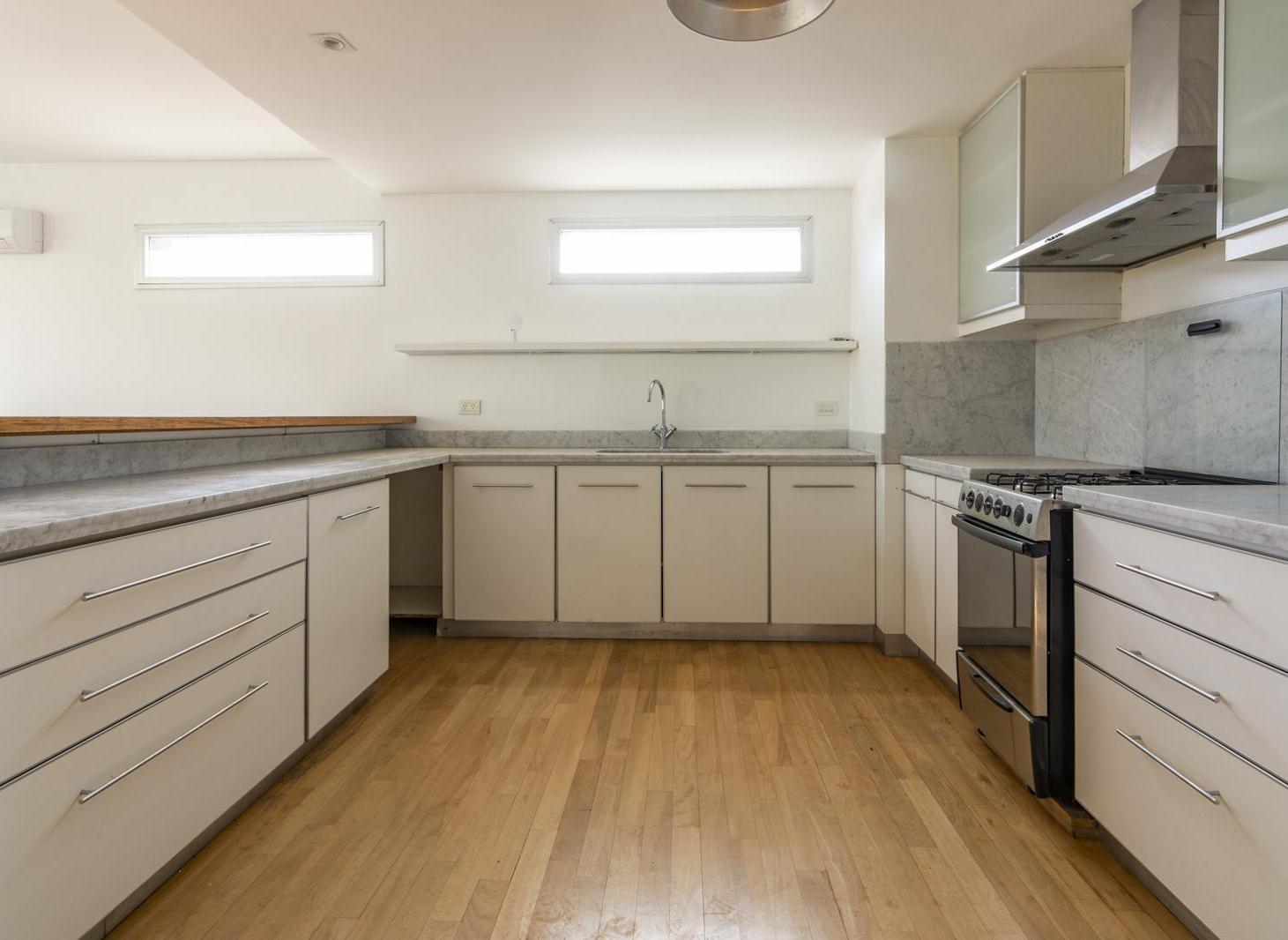 Foto de Amplio Tríplex tipo casa en alquiler, 3 dormitorios, terraza y cochera, imagen 5