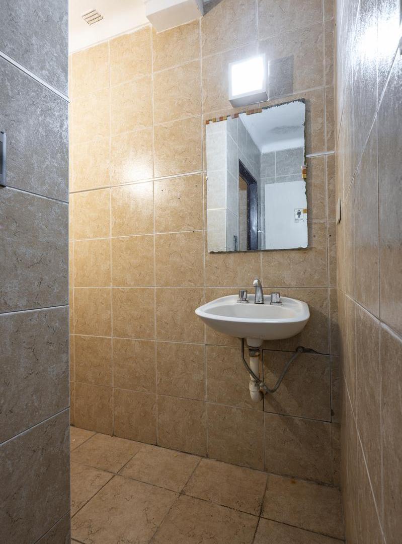 Foto de Venta Local comercial con salón en dos plantas, terraza y cochera en, imagen 3