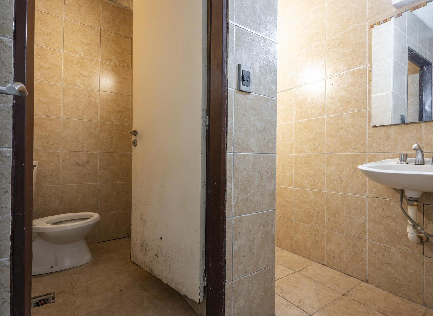 Foto de Venta Local comercial con salón en dos plantas, terraza y cochera en, imagen 4